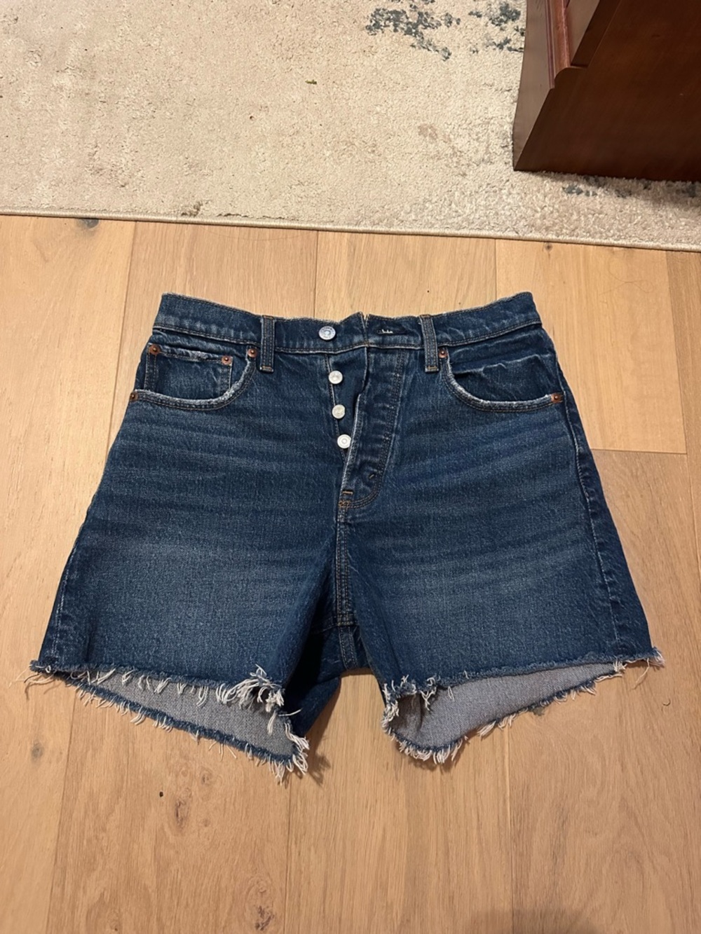 Abercrombie Dad Short button closure size 4
